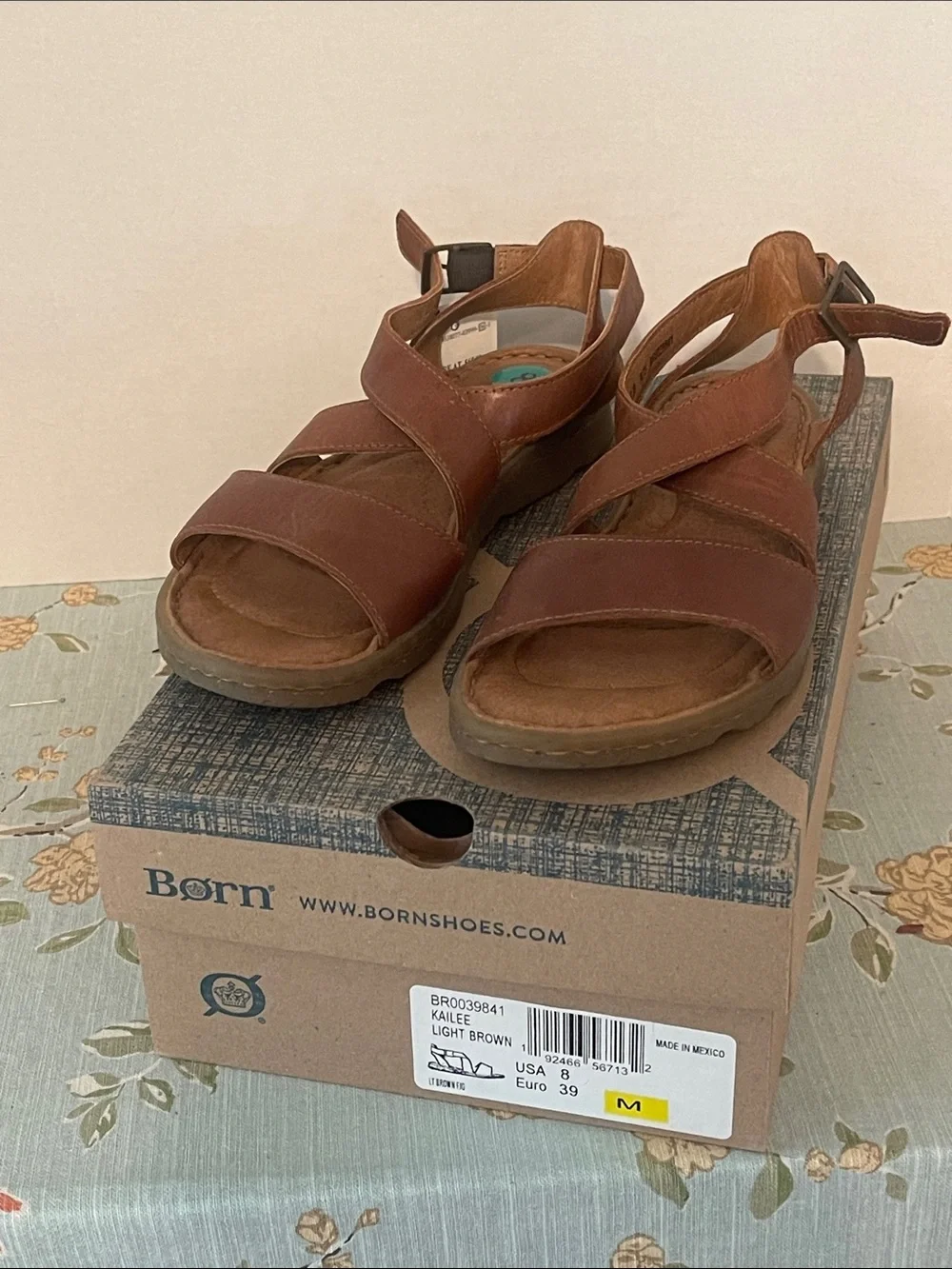 NWT Born Kailee Light Brown Leather Strappy Slingback Sandals